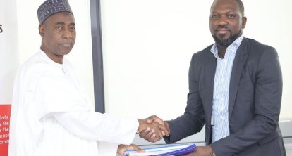 jo_comms's tweet image. Flutterwave Partners with EFCC for Cybercrime Centre

@theflutterwave, a unicorn payments firm, is teaming up with @officialEFCC to establish a cutting-edge Cybercrime Research Centre to combat internet crime &amp;amp; secure business transactions.

#Flutterwave #EFCC #Jo_comms #Kano