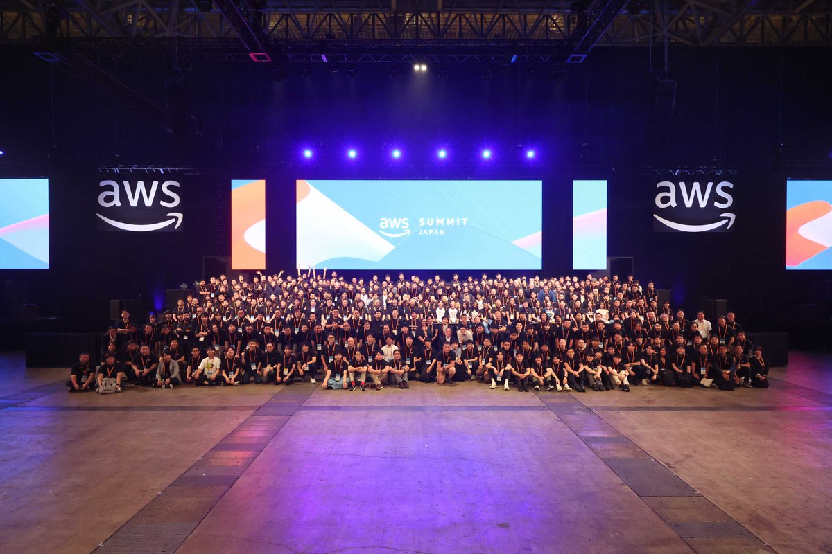 awscloud_jp's tweet photo. 2 日間にわたる AWS Summit Japan が終了しました！

幕張メッセまで足を運んでいただいた皆さま、ライブ配信でご視聴いただいた皆さま、どうもありがとうございました。
スタッフ一同感謝の気持ちでいっぱいです✨

また来年も #AWSSummit でお会いしましょう！ https://t.co/qDJHPXdUsN