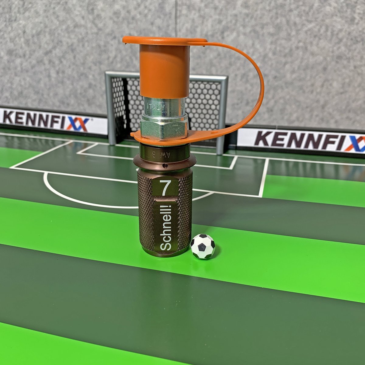 WAHydraulik's tweet photo. Wie versprochen geht es weiter mit der Vorstellung unseres KENNFIXX-Teams:
"Sturm - schnell!"
An- und Abkuppeln, mit KENNFIXX(R) viel schneller!
.
 #teamwork #kennfixx #em #wagenerhydraulik #hydraulik https://t.co/4gL6kdd81c