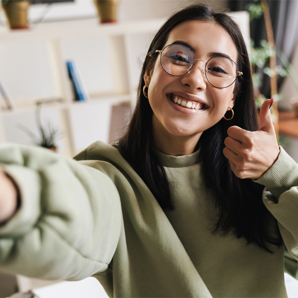 It's National Selfie Day! How about a selfie with your favourite office essentials? From sleek desk organisers to stylish stationery, we supply everything you need to keep your workspace looking food. Share your #OfficeSelfie today!  #WorkplaceSolutions #RichardsonsOff