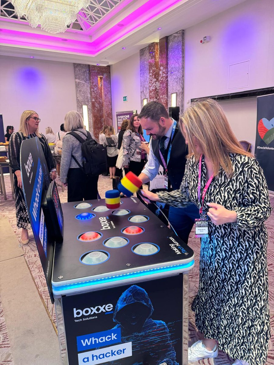 boxxe_UK's tweet image. #WED24 highlights👇

&quot;Nailing Your Narrative&quot; talk from our boxxer Tarah Mason, on pushing boundaries &amp;amp; leading confidently, bringing some fun with our “whack a hacker” game and Derek Redmond’s keynote on resilience wrapping up the event.

#MakingTechHuman @WEDUKNetwork