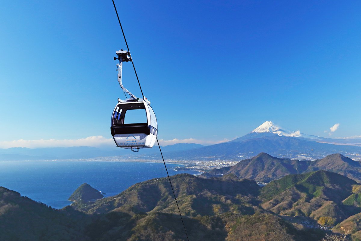 MeetsSHIZUOKA's tweet photo. ／
#MeetsSHIZUOKA
ー出逢いの景色ー
施設紹介ポスト
＼

伊豆パノラマパーク🗻

葛城山の山頂に広がる絶景のテラスを備えた
山頂エリアと、
ショップやレストランが集まる山麓の駅舎、
そしてそれらを繋ぐ往復約3,600メートルの
ロープウェイからなる滞在施設！

イラストや施設概要は
MeetsSHIZUOKA公式HPへ
https://t.co/NSGCEyqurh

#ゆるキャン #Aqours