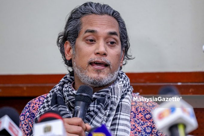 farhanzulkefly's tweet photo. Semalam aku up pasal Blackrock ada saham dalam Pfizer. Vaksin yang KJ luluskan. Ramai yang marah kononnya tu sebelum genocide. 

Jom kita tengok kisah sebenar di sebalik Blackrock dan kenapa isu ni aku kata retorik KJ. https://t.co/9yIKRgX68v