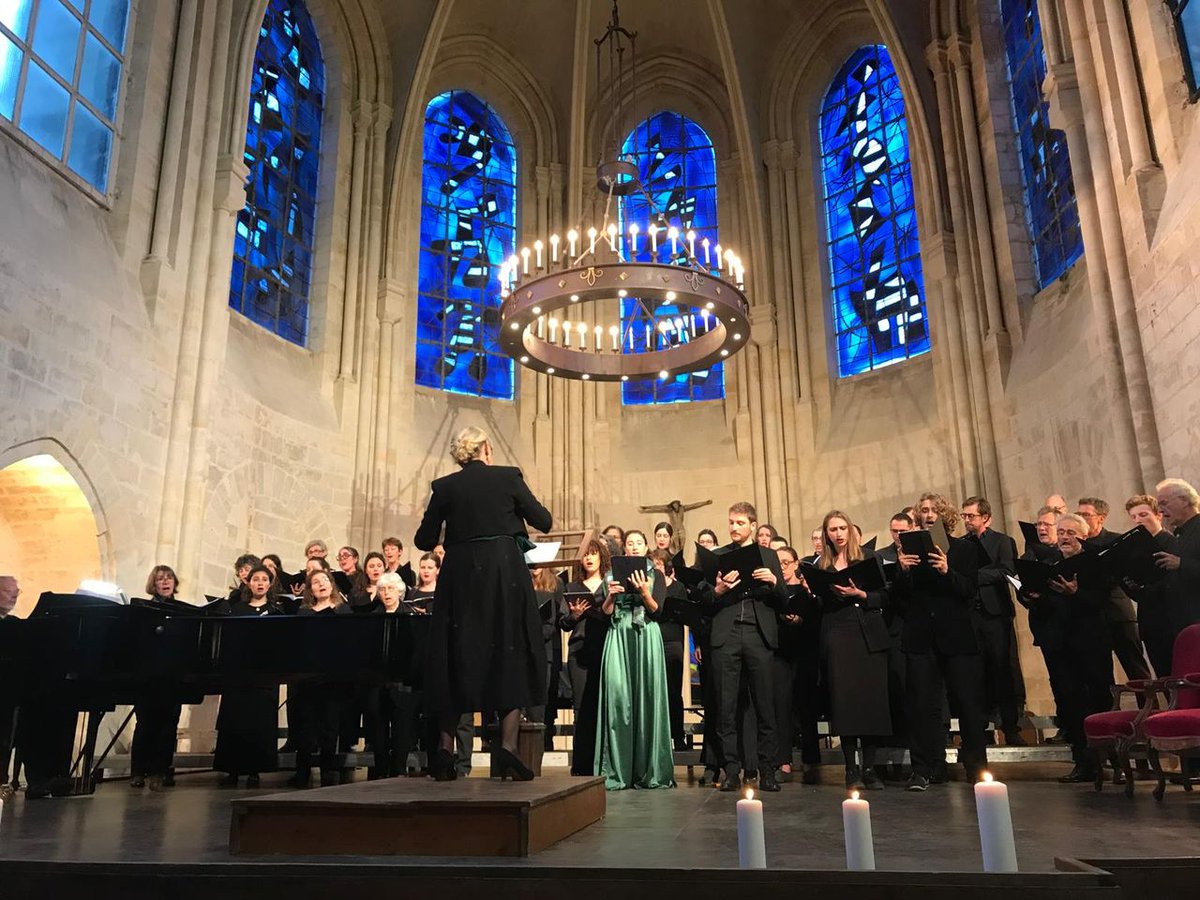 Très beau concert samedi dernier à #Senlis, La Création de Joseph Haydn, au profit de la Maison de l'#Artemisia.
Merci au @choeurHectorBerlioz et à la Fondation Cziffra pour ce moment magique sous le regard des vitraux du  peintre Miro. 
<a href="/FCziffra/">Fondation Cziffra</a> #Senlis #concert