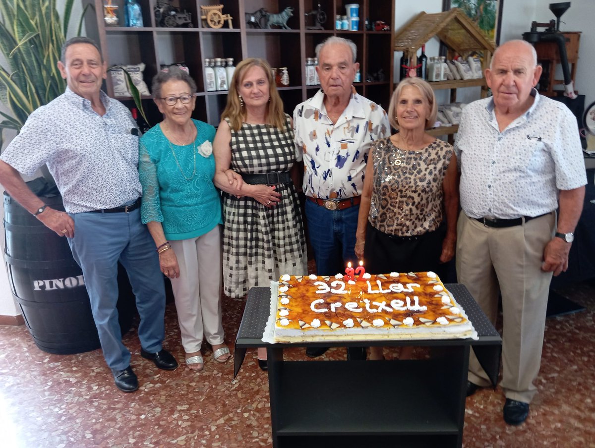 montse_psc's tweet photo. 🥰 Un auténtico placer acompañar al Hogar de Jubilados y Pensionistas Sant Jaume de Creixell en su 32avo aniversario, en una salida al Delta del Ebro

❤️ Como Alcaldesa de Creixell, me llena de orgullo poder formar parte de momentos como este

#creixell https://t.co/BCWecBsYQA