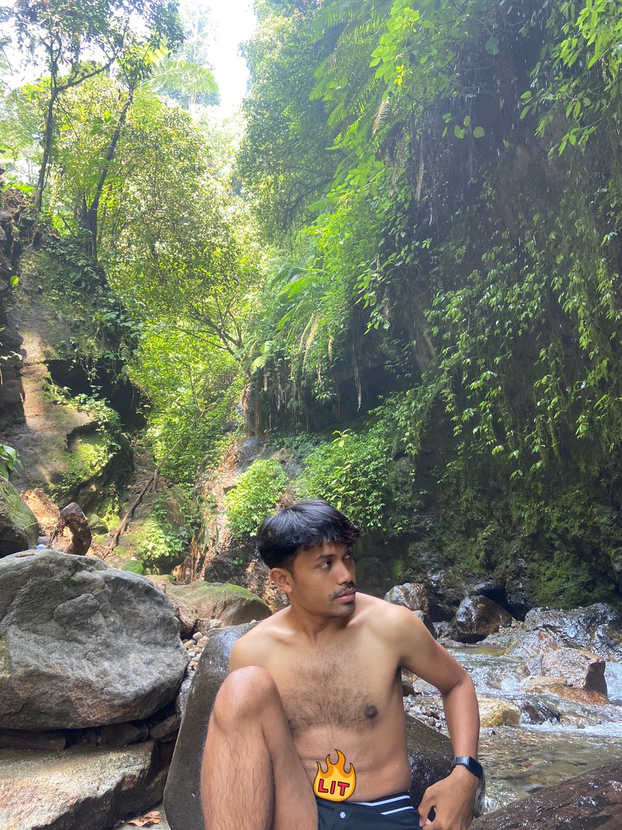 pisangCut_'s tweet photo. Any ke curug  + outdor bareng ??? 
•
•
•
•
• 
#gaybogor #gayjakarta https://t.co/WvVSqpqjPR
