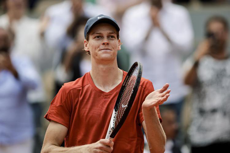 paolo_lagana_'s tweet image. 🎾🚨RECAP risultati dei tennisti italiani 🇮🇹 nei tornei di Halle e Queen’s #atp 500

📌Jannik #sinner vince contro Marozsàn e approda ai quarti contro #struff ATP 500 HALLE

📌Luciano #darderi si ferma agli ottavi per opera di Struff ATP 500 HALLE 

📌Lorenzo #musetti oggi