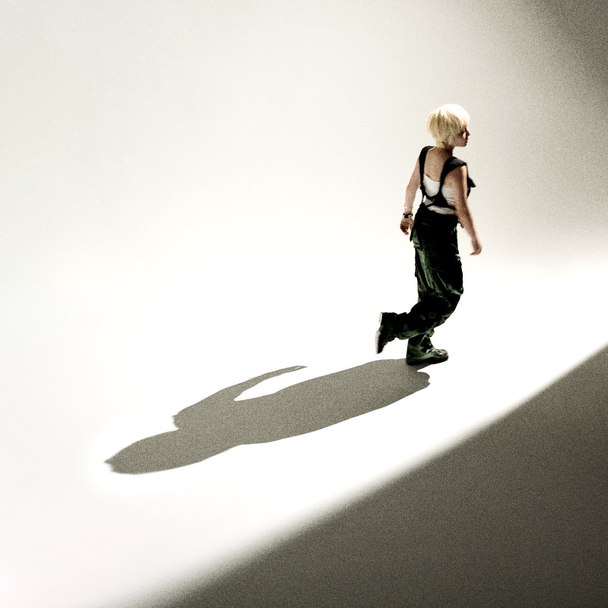 ssr_info's tweet photo. 🌐NEW RELEASE🌐
Nao YoshiokaとDevin Morrisonのコラボシングル「Nobody Chase Me」がリリース!
▷ https://t.co/JYZ3dJvpdm
外界の期待や騒音から解放され、自己を見つめ直す時間の大切さを訴えかけるファンクチューン🎸
@NAO_WORLDWIDE @DevinJMorrison
#naoyoshioka #devinmorrison #sweetsoulrecords #ssrmusic