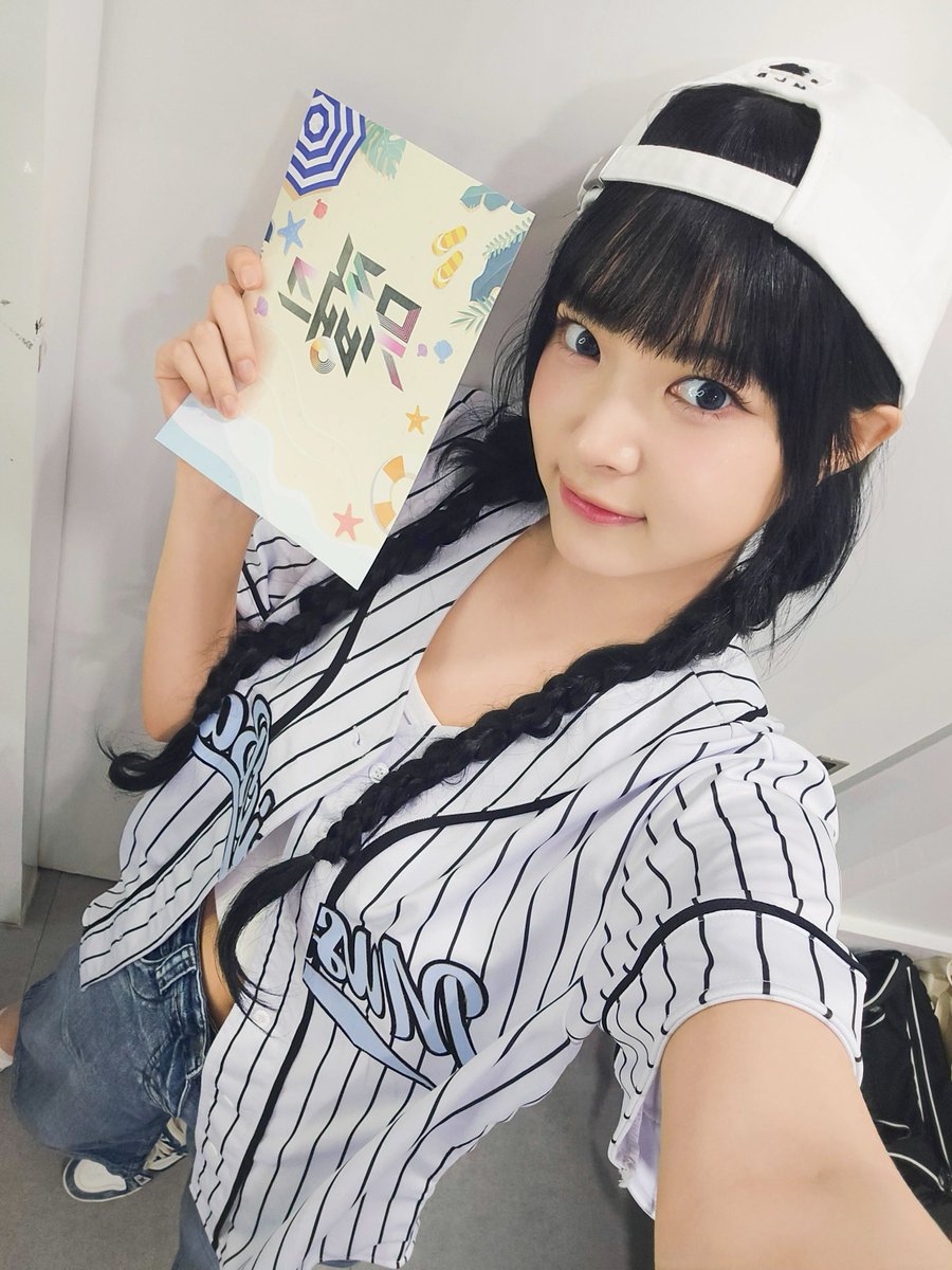 LE SSERAFIM tweet media