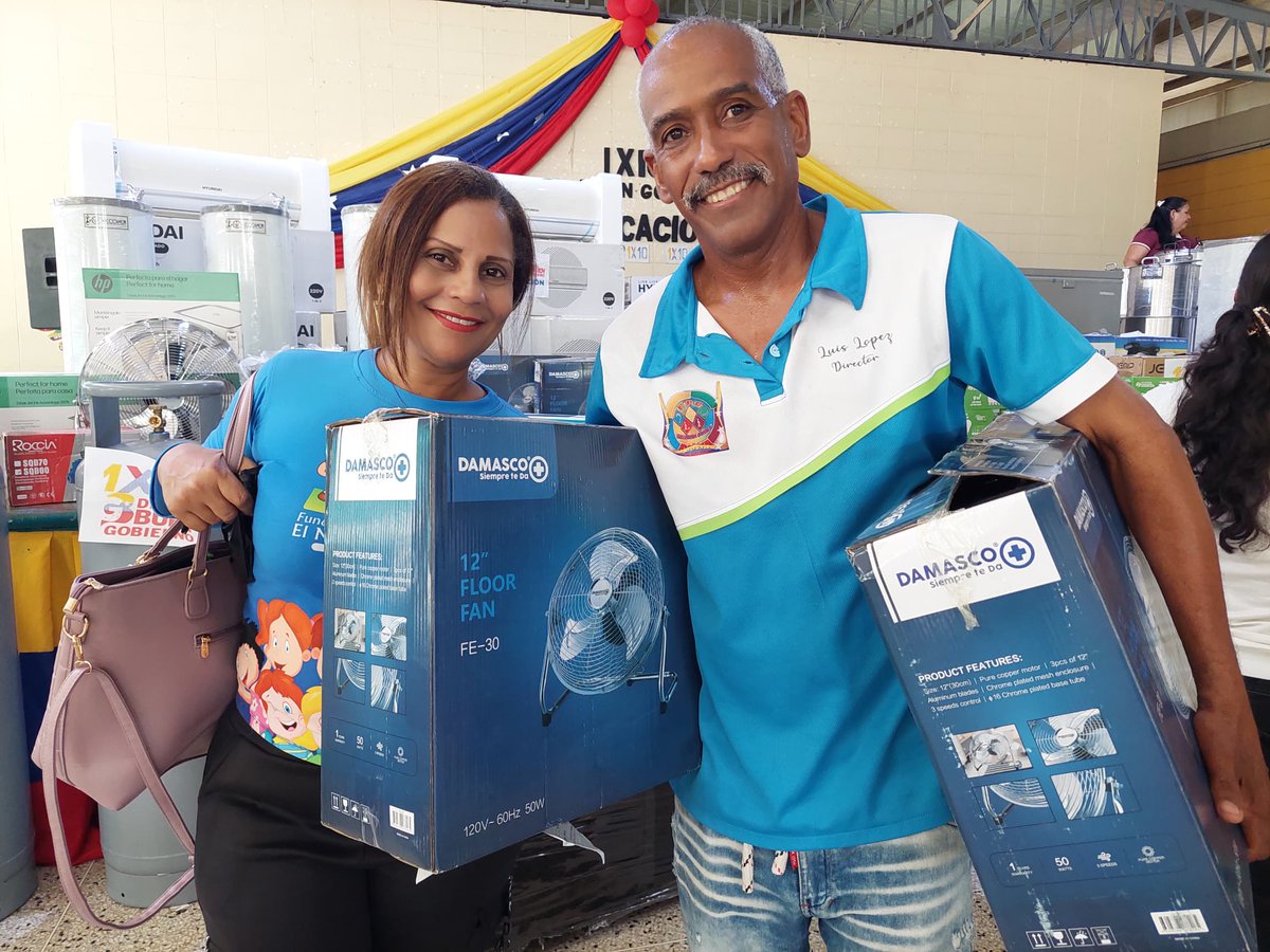 CDCEMcpioSucre's tweet photo. ¡El 1x10del Buen Gobierno  Llegó a Sucre!
En una demostración de amor y alegría 477 instituciones educativas recibieron dotaciones de electrodomésticos,equipamiento para las aulas entre otros .
#DeLaManoConMaduro
@NicolasMaduro
@_LaAvanzadora
@MPPEDUCACION https://t.co/L2pjovB6NF