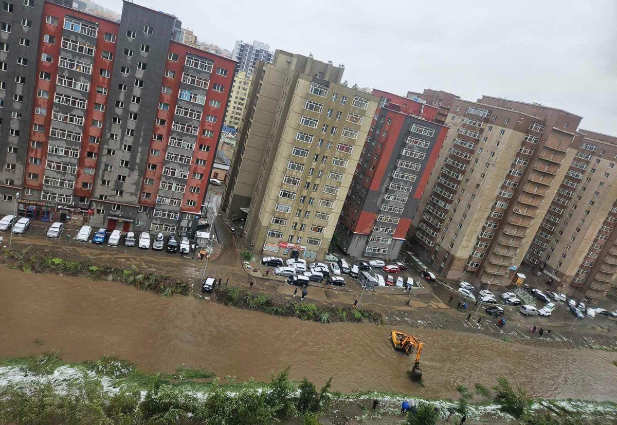 Үер S OUTLET-дээ биш байсан байгаа биз?