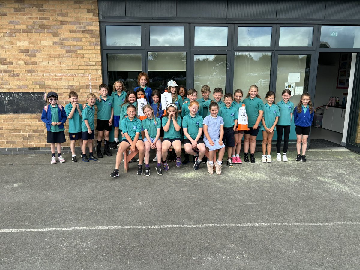 Barod am yr her heddi! 

Ready for our challenge today!