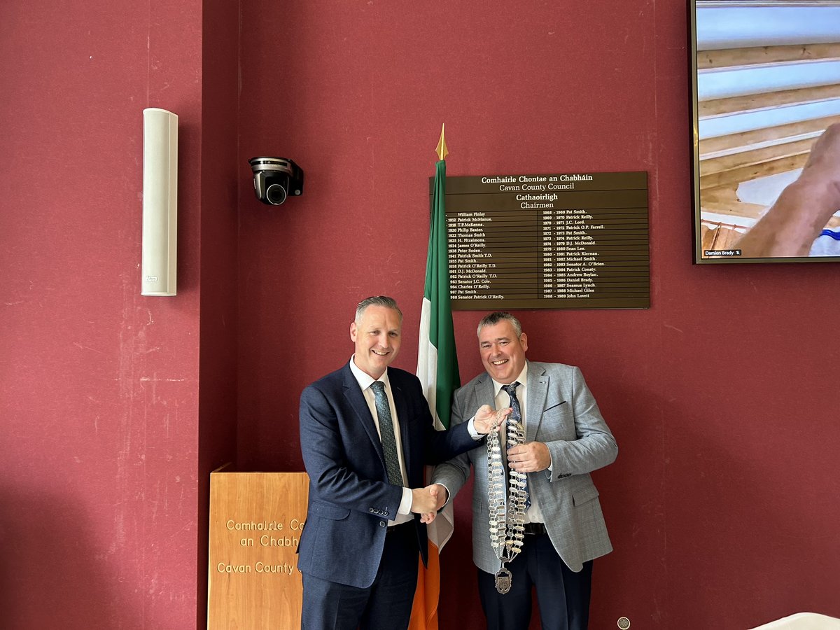 Outgoing Cathaoirleach Cllr Philip Brady presents the chain of office to Councillor TP O’Reilly, who has been elected as the Cathaoirleach of Cavan County Council for 2024-25 at the Annual General Meeting of Cavan County Council this morning