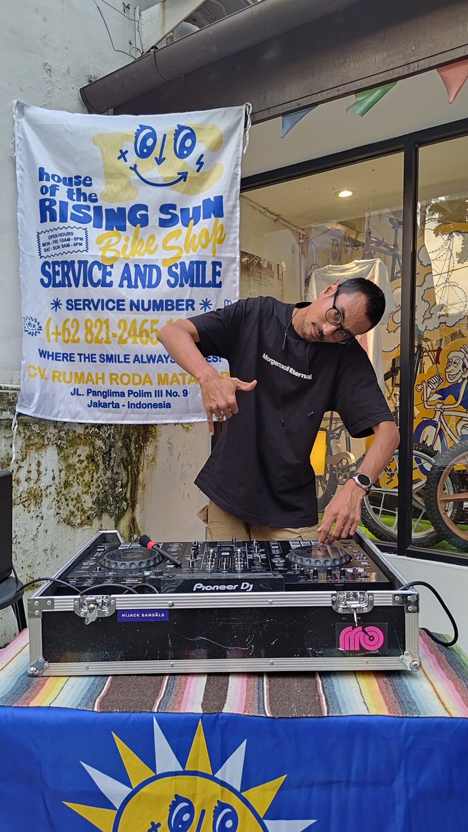 karf1anda's tweet photo. Spinnin tonite @ jaksel come free entry #FDC #FirstDrinkCoffee #dj #djmix #indoclubbing https://t.co/s8wYi8Fg8J