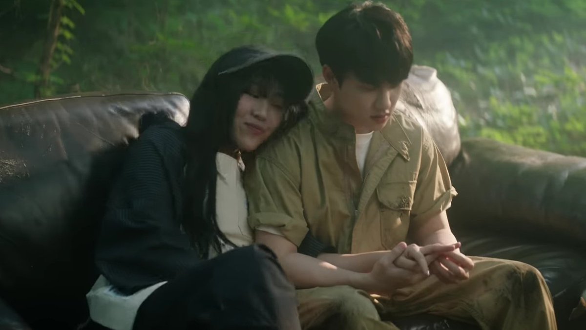 sooyeppeo's tweet photo. He's greener than the whole forest https://t.co/F1a2TJJCwl