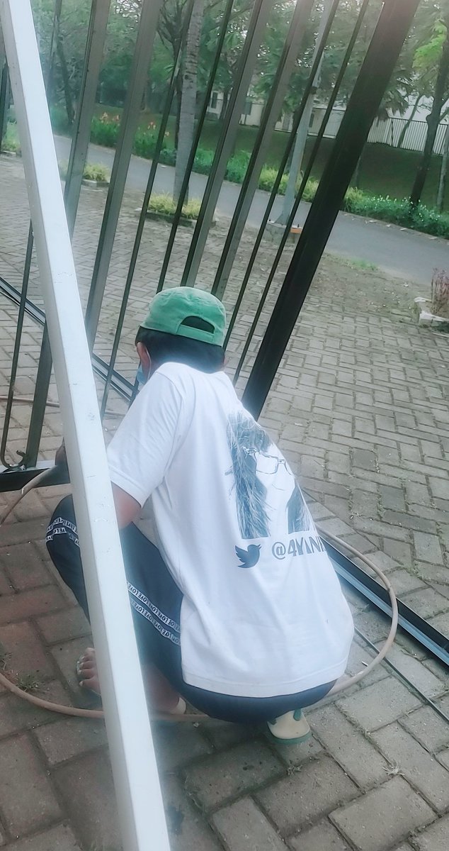 Kerjaan apa saja di terima yg penting Halal.

( focus kaos  tweeter 2014 )
Kaos adat kulba 🤣