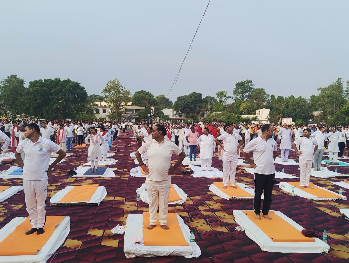 जनपद में दशम अंतर्राष्ट्रीय योग दिवस के अवसर विभिन्न स्थानों पर योगाभ्यास कराया गया।
<a href="/CMOfficeUP/">CM Office, GoUP</a>
<a href="/UPGovt/">Government of UP</a>
<a href="/dmupsha/">DM SHAHJAHANPUR</a>
<a href="/InfoDeptUP/">Information and Public Relations Department, UP</a>