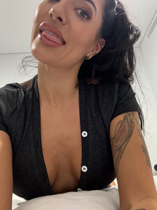 Wanna cuddle? 💖 https://t.co/zGXldzfjZ2<a href="/tag/mvsales"class="tags"><span>#mvsales</span></a>