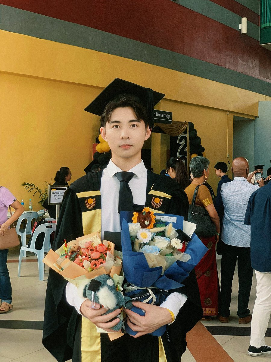 MING_0613's tweet photo. 少年不惧岁月长，彼方尚有荣光在👨🏻‍🎓🍃🦋

#graduation #throwback #chemicalengineering #curtinuniversity https://t.co/wT5nrb4a9I