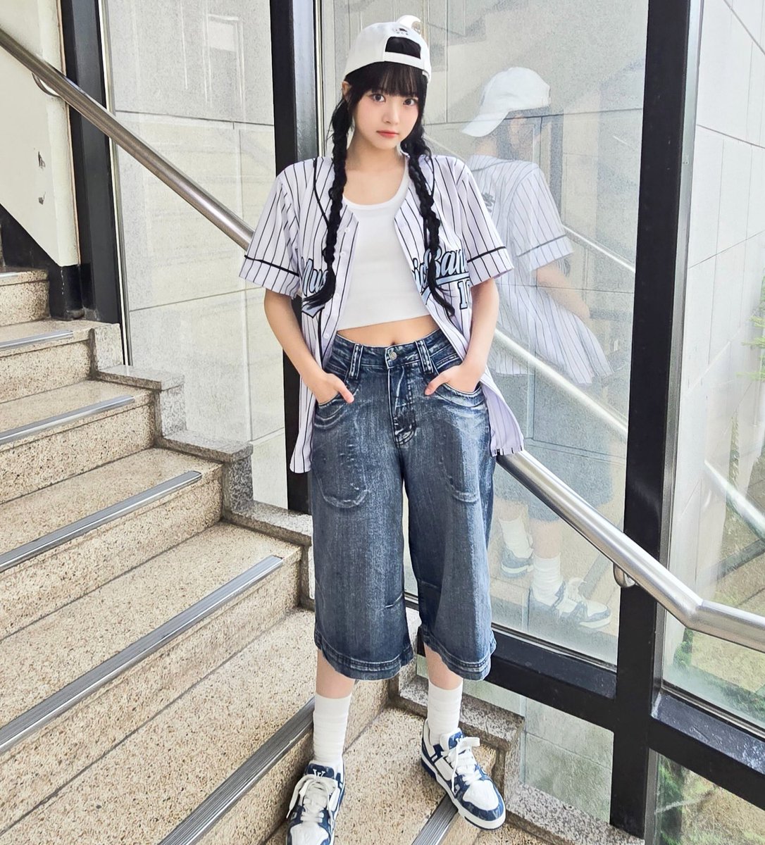 manchaegi's tweet photo. music bank is so silly😭😭😭😭
#HONGEUNCHAE https://t.co/t1YXtqu3R8