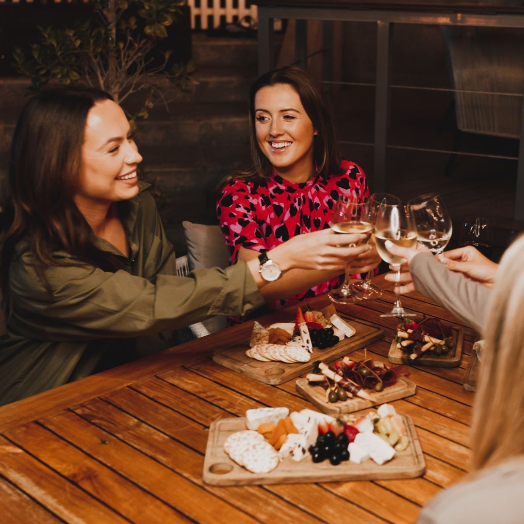 #FridayNights are all about mingle and munch at Jones! Kick off your weekend with 2.5 hours of unlimited wine, cheese, a hot bites platter and jazz music. 

🧀 AED 199: Wine &amp; cheese platter
🍷 AED 249: Wine, cheese &amp; charcuterie

Fridays, 7:30 PM - 10 PM.