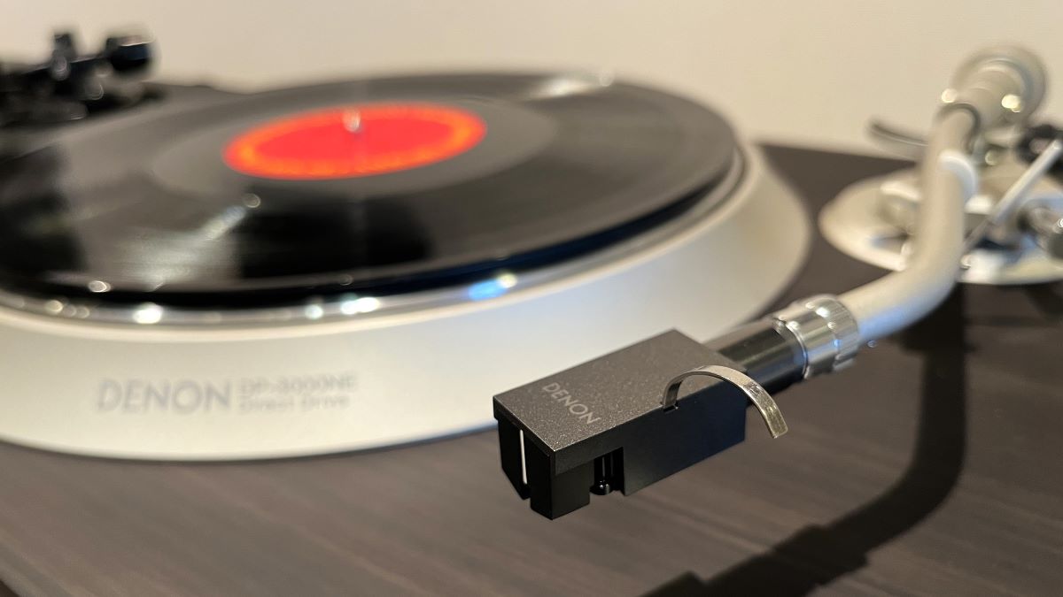 Yokkaichimusen's tweet photo. こんにちは！
DL-103とDL-103Rの聴き比べのご来店準備中。
ヘッドシェルの重さが違い過ぎてムムムム・・・

音色の違いは感じて頂けました。
ご成約ありがとうございます。
（オルトフォンでしたが😅）

#DENON #DL103 #DL103R #ortofon #MCQ20 https://t.co/WQRiBIl2mT