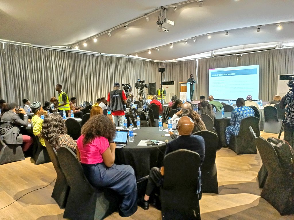 oaaigbe's tweet photo. @paulkuffour, @WADEMOSnetwork Coordinator, on the effects of democratic recession in West Africa at the #DemoCreativesLaunch.
For Paul, there is hope for #democracy in @ecowas_cedeao. He opined the role of creatives in strengthening democracy, hence the launch.
@KathleenNdongmo https://t.co/9ojWEdzenS