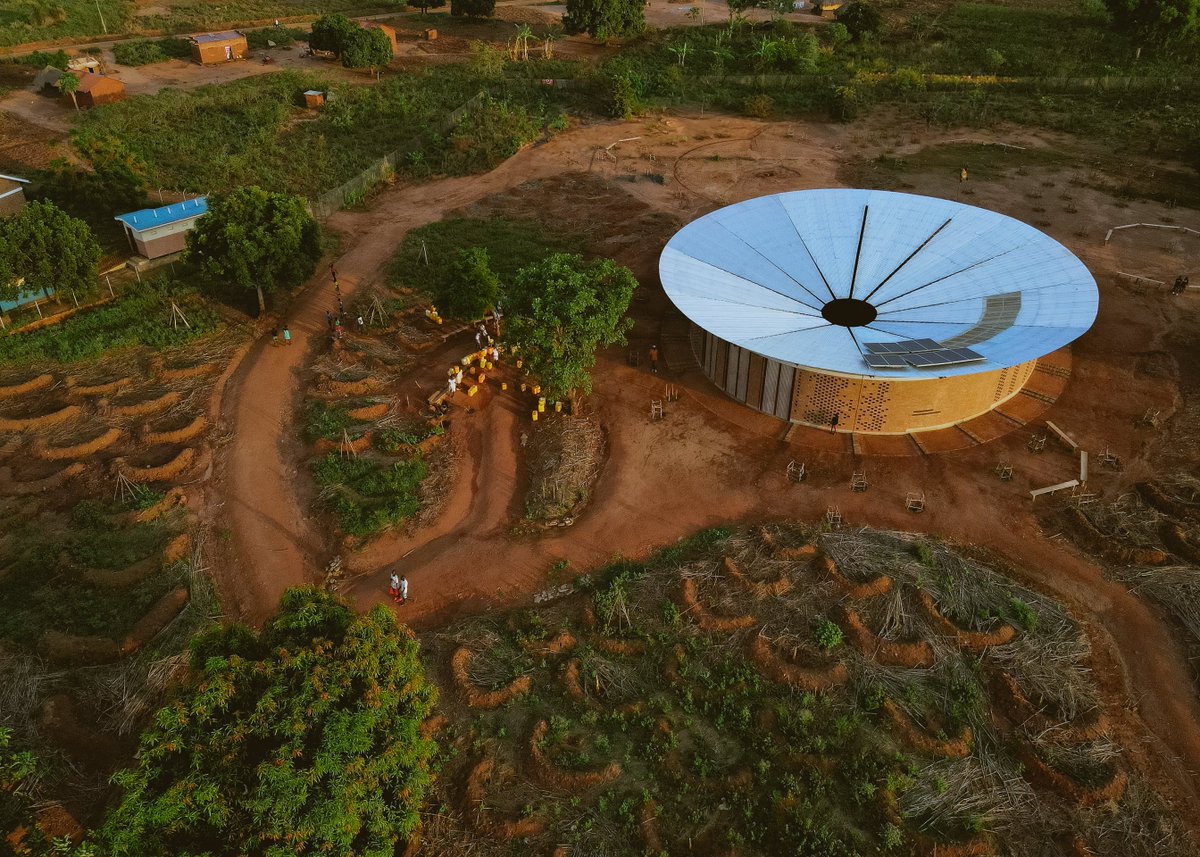 nachsonmimran's tweet photo. The https://t.co/JqjSWoGkvc team &amp; I have been planning the Bidi Bidi Performing Arts Centre since 2019. We're thrilled to see it come to life, not only as a visually impressive structure but also as an example of the social &amp; economic impact of providing participatory arts. https://t.co/VrLWlfrbR4