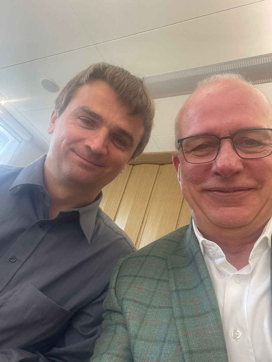 <a href="/TeamZastrow/">Team Zastrow - Bündnis Sachsen 24</a> heute beim #Landeswahlausschuss zur Feststellung der #Parteieigenschaft. Unsere Partei wurde eingehend geprüft und im Ergebnis wurden wir als Partei anerkannt.
Der Wahlkampf in den Dresdner Direktwahlkreisen kann damit starten.
#Kamenz #Landeswahlleiter #ltwsn24