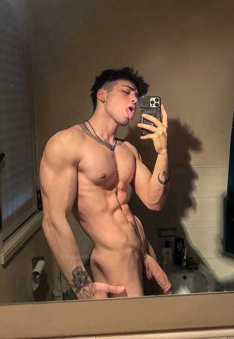 can I be your big dick boyfriend? ? https://t.co/dGprwZAqLC