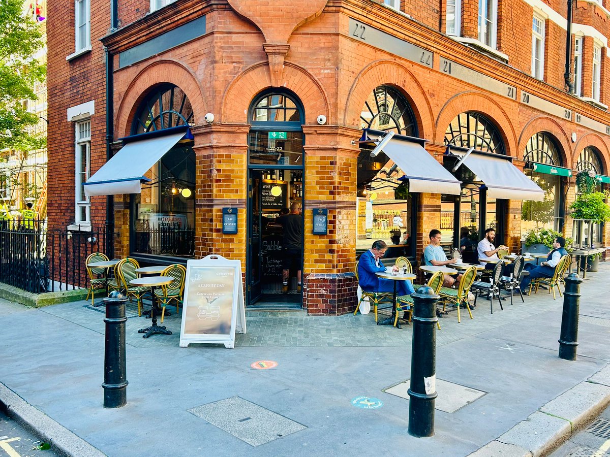 Comptoir Cafe took delivery of three new traditional Victorian awnings for the outside of their premises in Weighouse Street, W1 this week. Radiant have been making these types of awnings for a very long time and over the years have improved the design
radiantblinds.co.uk/3-x-new-tradit…