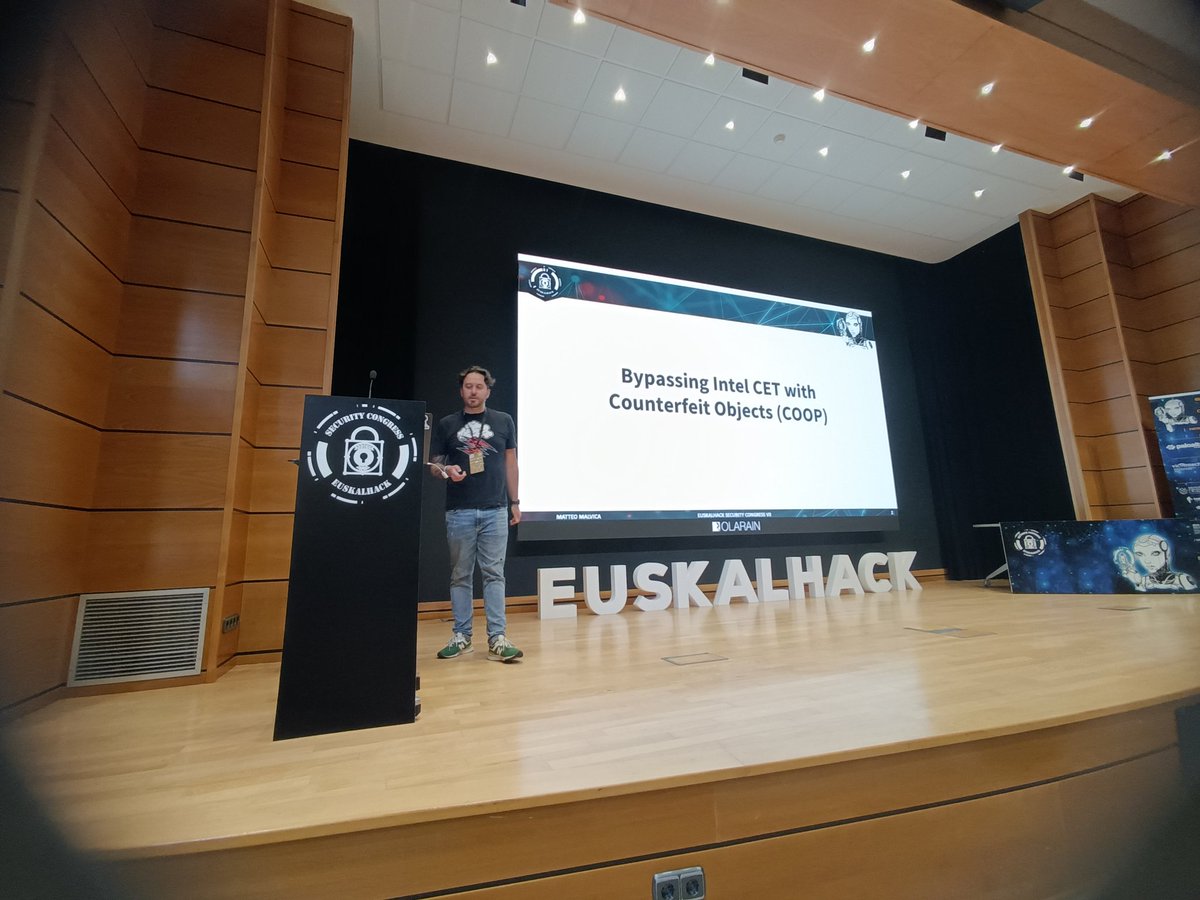 EuskalHack's tweet image. Matteo Malvica comienza su ponencia sobre &quot;Bypassing Intel CET with Counterfeit Objects (COOP)&quot; donde profundizaremos sobre la tecnología Intel Control Enforcement Technology (CET) #ExploitDevelopment #ESCVII @matteomalvica