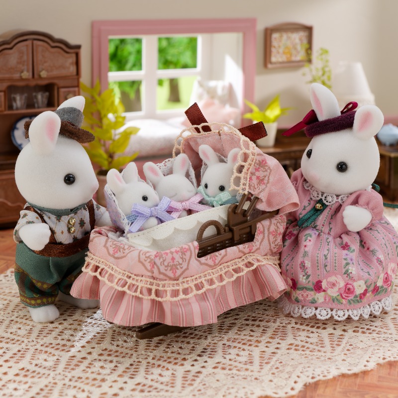 しろウサギファミリー』 エレガントなお洋服を着たしろウサギの