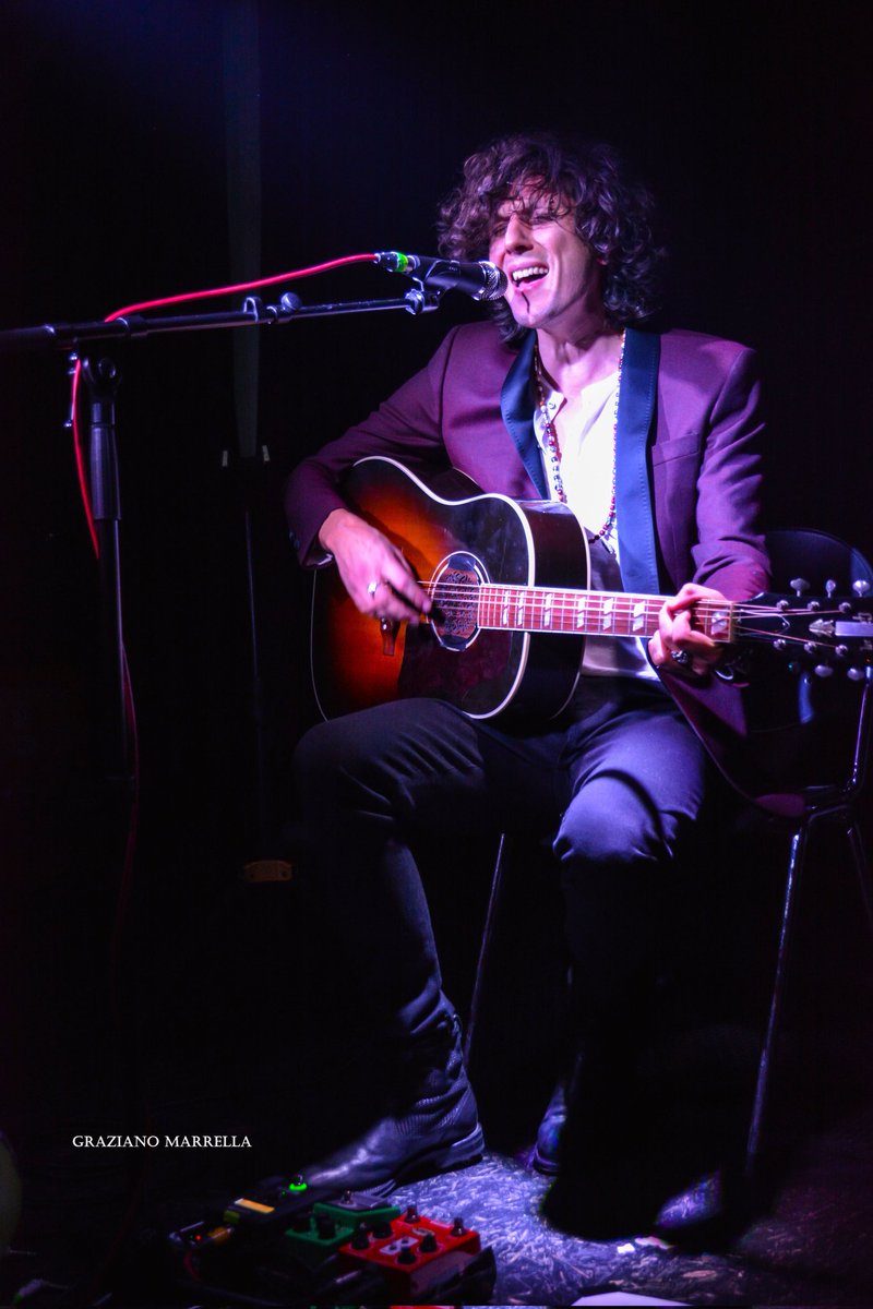 impressioni61's tweet photo. Ermal Meta Remastered 2017
Dublino Grand Social 10 Novembre. 

Aspettando il prossimo tour che partirà da Crema, rispolvero scatti del passato, alcuni sono inediti.
[ Mini album fotografico su Facebook ]

#ErmalMetaRemastered2017 
#ErmalMeta #ILupiDiErmal #dublin
#Hitweek https://t.co/liGM0D6Hk3