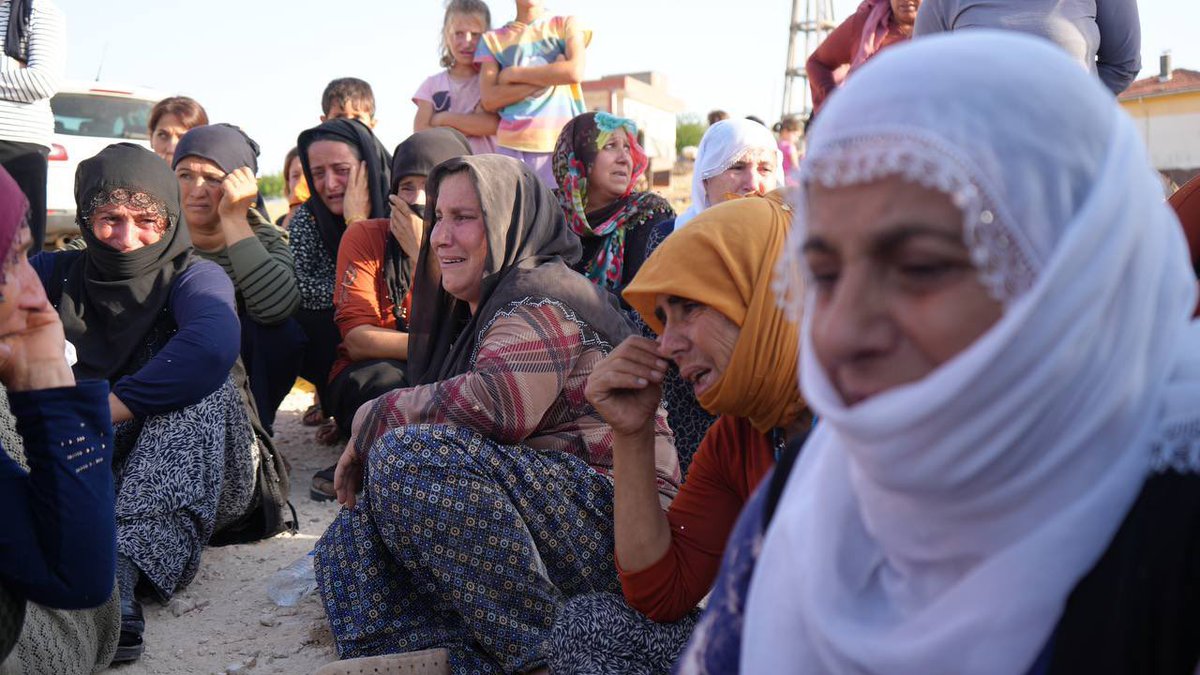 NergizAkbas_'s tweet photo. Ez nikarim tiştekî din binivîsim lê ne tenê çavên min giriyan û şewitîn canê min dilê min û kezeba min şewitî û giriya. Ji xeynî Kurdan kesekî Kurdan tine!
#Mardin #Diyarbakır https://t.co/xOqiuGQRBq