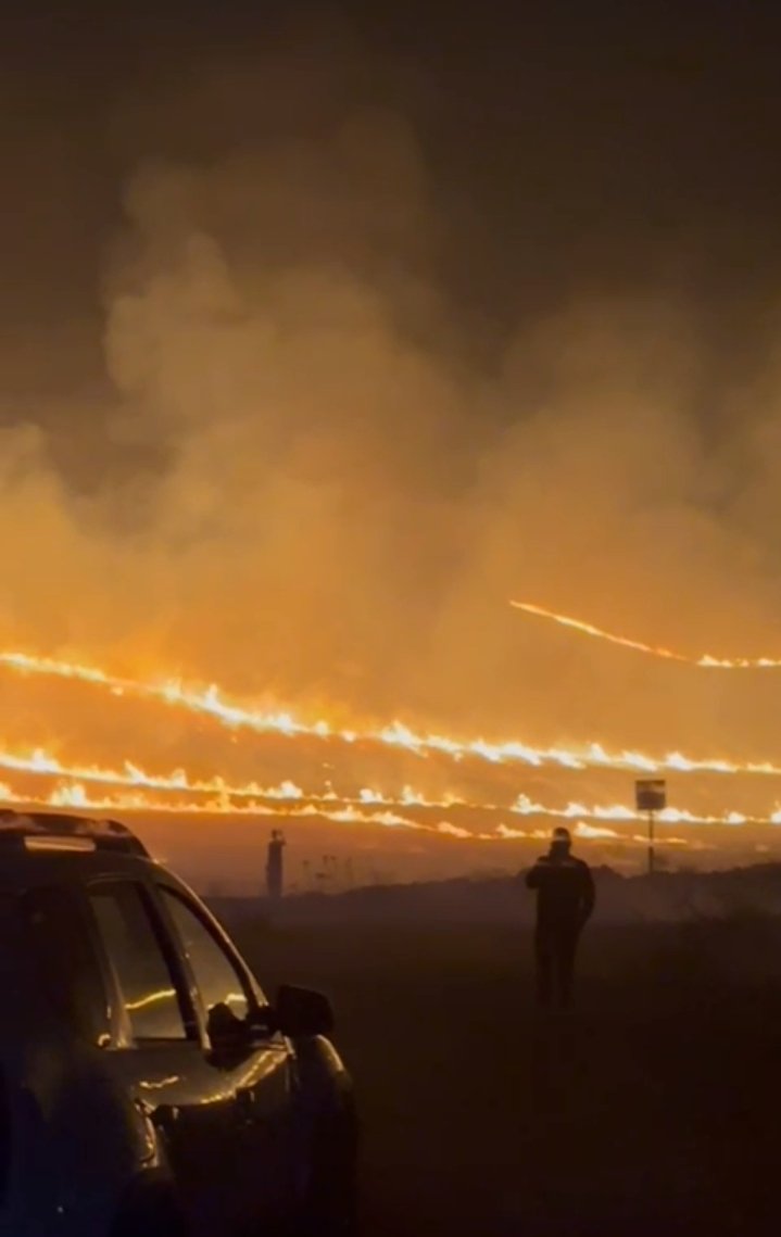 #Diyarbakır 
#Mardin  yangın felaketinde  hayatını kayeden vatandaşlarımıza yüce Allah'tan rahmet diliyorum 
Yaralı vatandaşlarımıza acil şifalar diliyorum 
Sayın valimiz <a href="/aliihsansu_/">Ali İhsan Su</a> 
 Keşke bir helikopter müdahale etseydi 😔
#YangınBölgesineAcilHelikopter