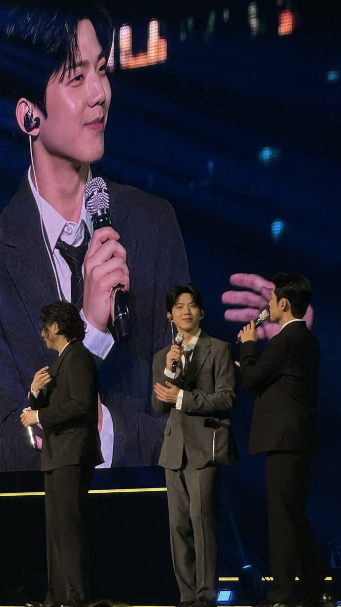 오늘 얼굴이 다각도로 고트해서 나 지금 걍 흘러내리는 중