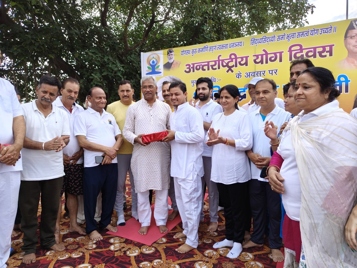 sunil_rayal's tweet photo. 🙏अंतर्राष्ट्रीय योग दिवस की सभी को हार्दिक शुभकामनाएं 🧘🧘‍♀️🙏
आप स्वस्थ रहें मस्त रहें जहां भी रहें योग करते रहें 👏 हरि ॐ 👏
#योगदिवस #योग #अध्यात्म #आयुष #आयुष्मंत्रालय #भारत #उत्तराखंड #ऋषिकेश #सुनिलरयाल #SunilRayal https://t.co/SzWacfgmOs