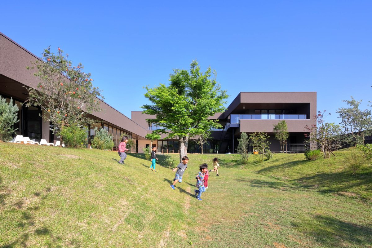 AKM Kindergarten and Nursery / HIBINOSEKKEI + Youji no Shiro + Kids Design Labo dlvr.it/T8Zdfz
