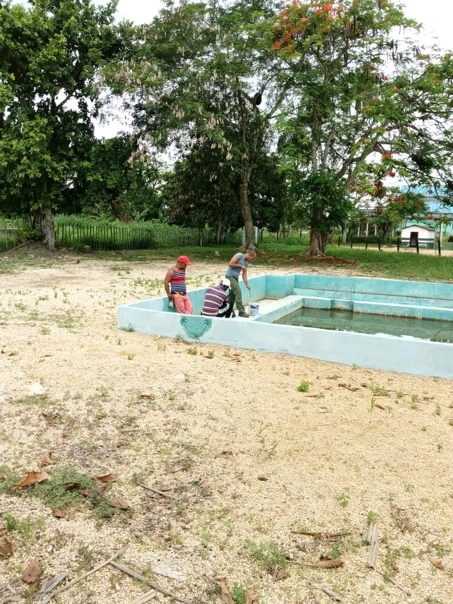 JHGcasanova's tweet photo. En el Consejo Popular Enrique Varona, del Municipio Chambas, se trabaja en la pintura de la piscina y limpieza de las áreas para el inicio del Verano 2024 . #CiegodeÁvila #SinPerderUnDía @DrRobertoMOjeda @PartidoPCC @DiazCanelB https://t.co/k0JenxwUp8