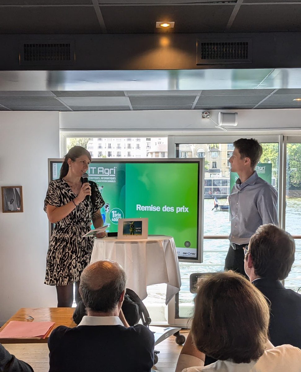 🏆 Cette journée s’achève par la cérémonie de remise des prix !

3 lauréats et un coup de cœur du jury ont été récompensés pour leur projet d’innovation pour une agriculture plus durable et résiliente. 

Bravo à toutes les équipes pour leur travail et leur enthousiasme !