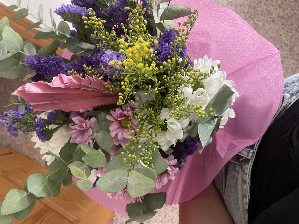 andreage16's tweet photo. me han regalado flores
sin yo querer he cumplido el sueño de muchas https://t.co/Xuro2QOa4W