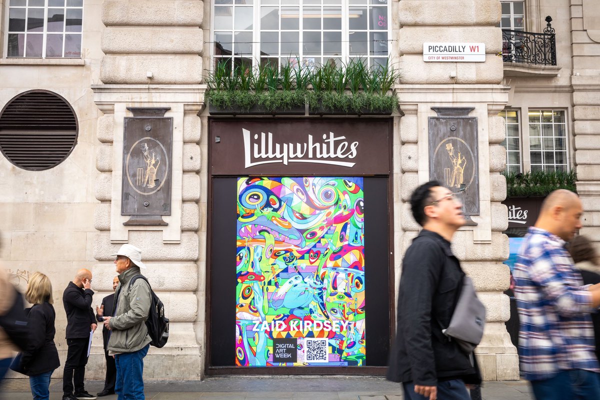 ZaidKirdsey's tweet image. Thank you for displaying my art In London @DigitalArtWeek 🙏