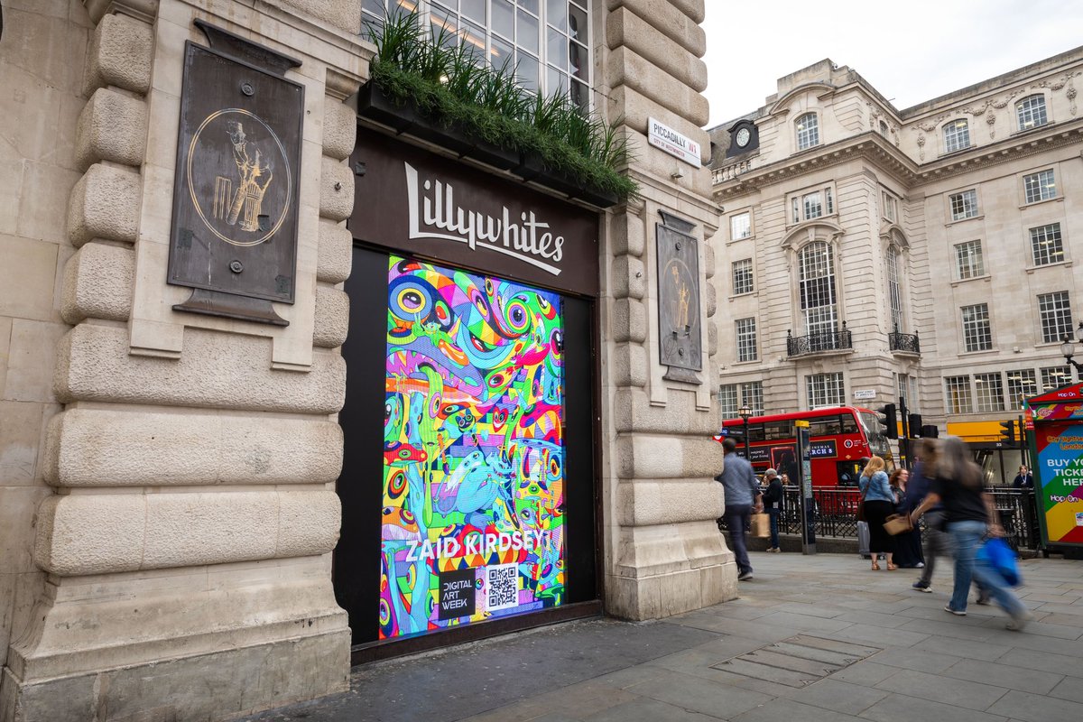 ZaidKirdsey's tweet image. Thank you for displaying my art In London @DigitalArtWeek 🙏