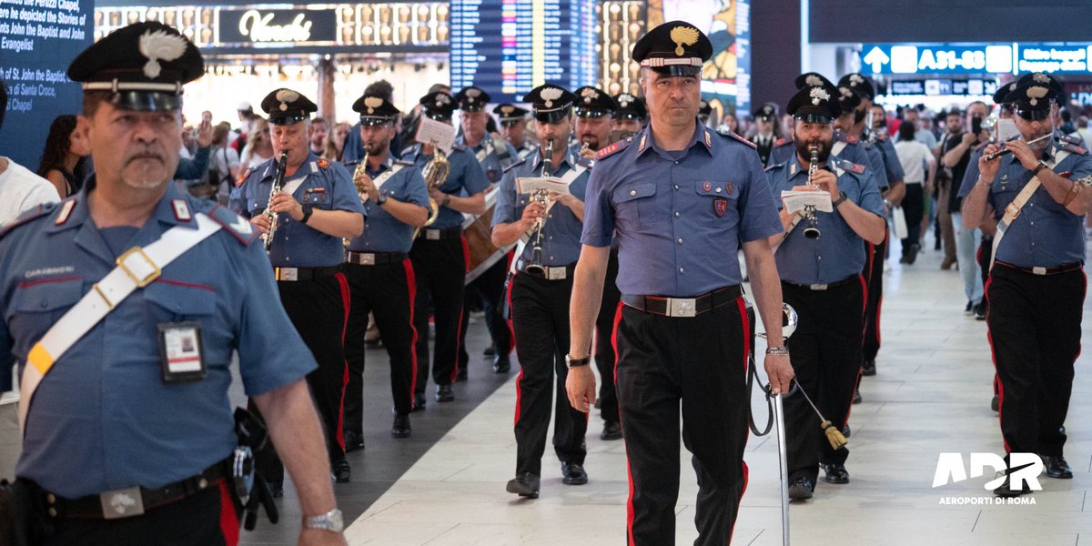 Oggi, il Terminal 1 di dell’aeroporto di Fiumicino ha ospitato la "Festa della Musica 2024" con la storica #Fanfara della Legione Allievi dei <a href="/_Carabinieri_/">Arma dei Carabinieri</a> , dimostrando il nostro continuo impegno nel trasformare l'aeroporto in un luogo di bellezza e arte.

#TogetherBeyondFlying