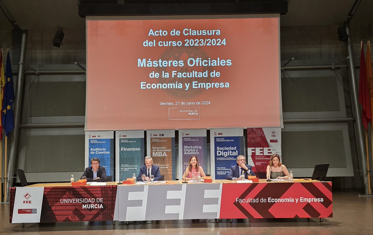 Comenzamos el acto de Clausura de los Másteres Oficiales de <a href="/EconomicasUMU/">Facultad de Economía y Empresa UMU</a> <a href="/UMU/">Universidad Murcia</a>.

Cinco Másteres completan la oferta de formación en posgrado en la Facultad.

Más info. feemasterum.com