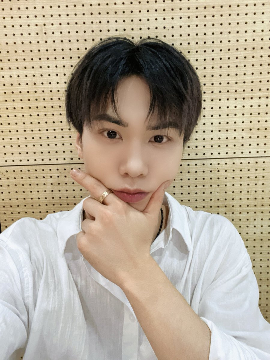 전단지 돌리면서
하모들도 볼 수 있어서
너무 좋은 추억이었어요 ❤
#라키 #ROCKY #하모 #전단지
#BLANK #Jealousy