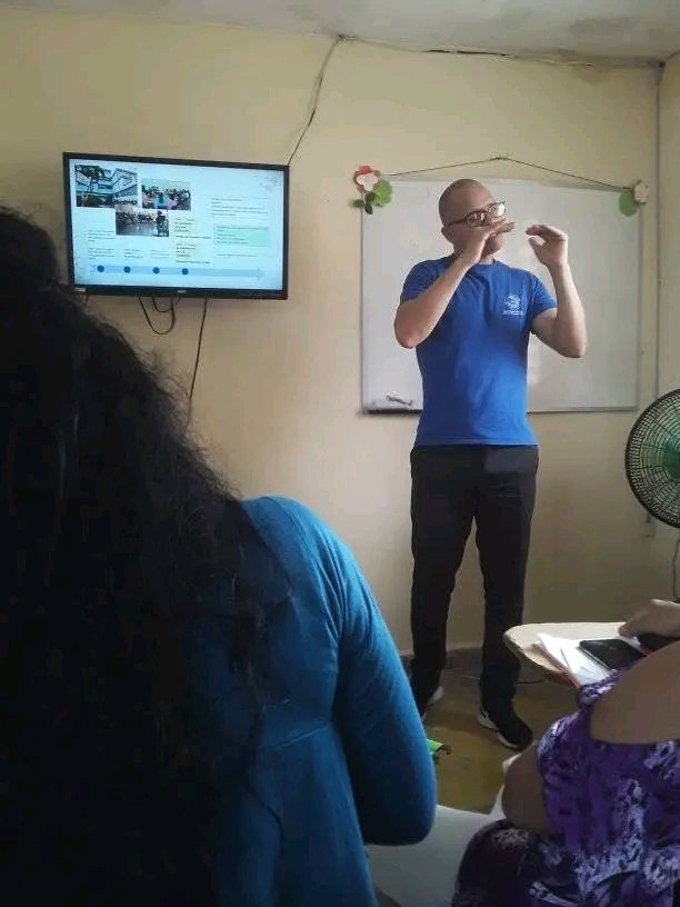 AimeTania1970's tweet image. Modelos de Formación de los intérpretes de Lengua de Señas Cubana,  Taller de Capacitación para Traductores/ Intérpretes/Guías intérpretes de personas sordociegas de Cfgos. #UCf #ANSOC. #OrgulloUCf