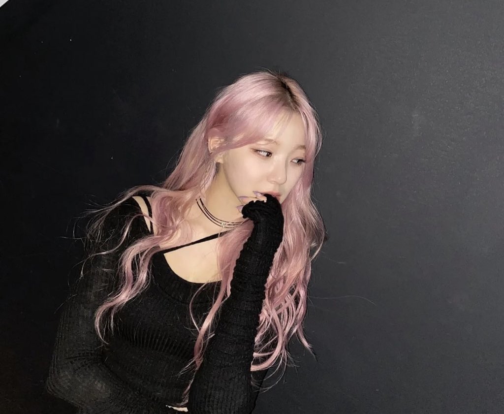 picsofjiheon's tweet photo. pink jiheon supremacy https://t.co/1nWzw3zTmU