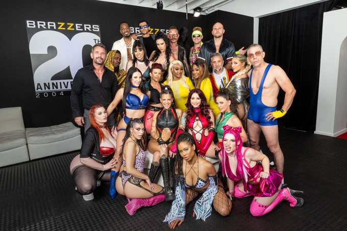 1 pic. Watch me go ALL OUT in @Brazzers 20th Anniversary 20 for 20 mega orgy! ? https://t.co/EtTfdR7zcv